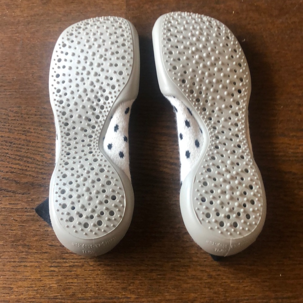 Slippers - Picture 2 of 4